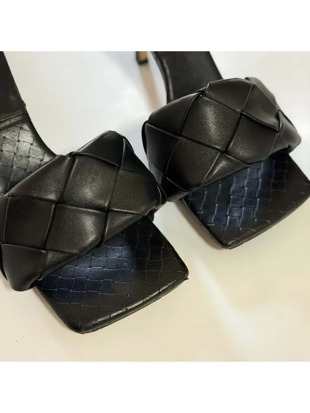 BOTTEGA Veneta